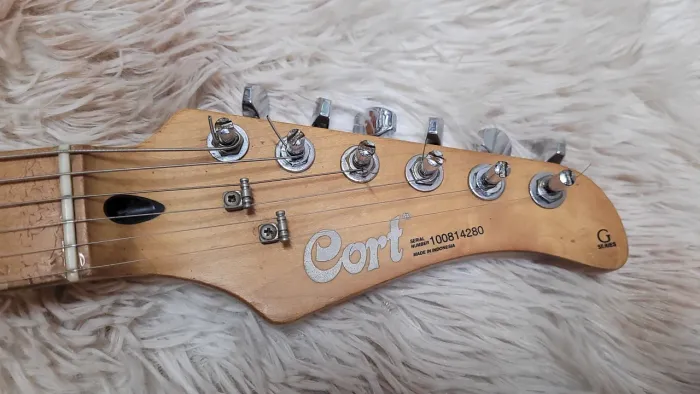 Guitarra cort G260 c/ captação Duncan Designed