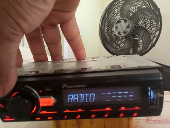 Toca CD Pioneer tem hora que funciona tem hora que não funciona
