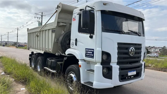Caminhão Caçamba Volkswagen Constellation 2011 - pronto para o trabalho pesado