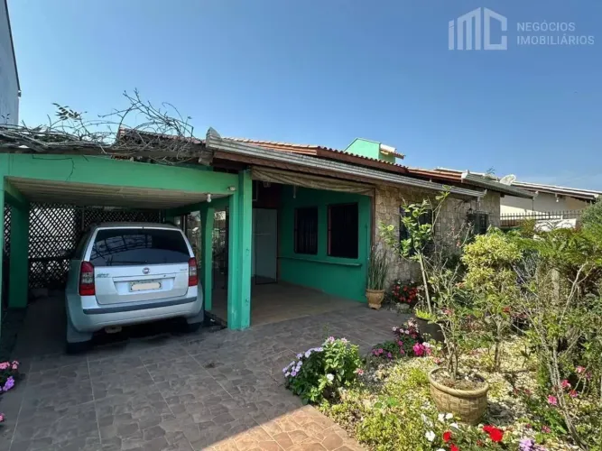 Casa com 3 dormitórios e piscina - Prox. ao Mercado Janaina | Centro