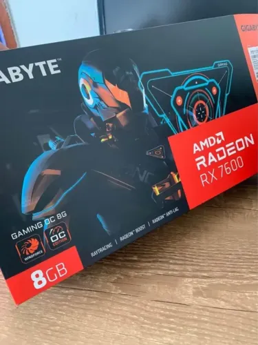 Placa de Vídeo Rx 7600 Gigabyte 8GB.