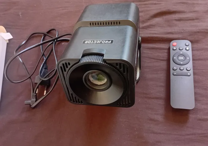 Vendo projetor ultra HD em ótimas condições 