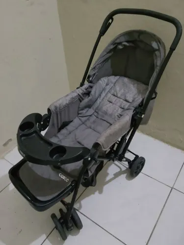 Carrinho De Bebê e Bebê Conforto, Semi Novo 500,00