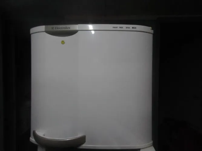 Geladeira Eletrolux e fogão 5 bocas