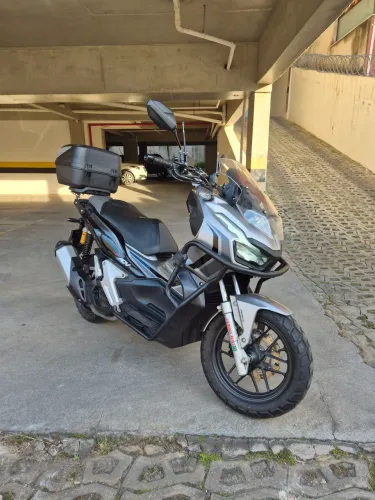 Honda ADV 150 Muito Novinha e Bem Equipada - apenas 5000km