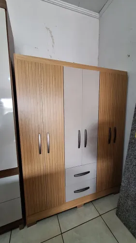 Guarda roupa 6 portas