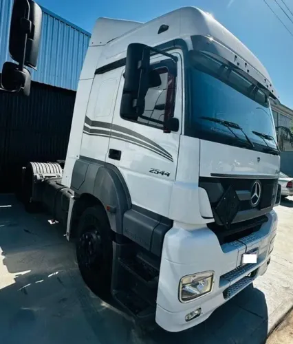 Mercedes-Benz Axor 2544 - Teto Alto - Baixa KM - Suspensão de bolsa - Raridade