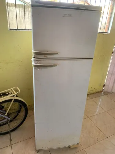 Vendo geladeira duplex Dako gelo seco 380L 127v funciona perfeitamente leia a descrição.