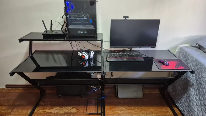 Mesa em L Modular de Metal e Vidro