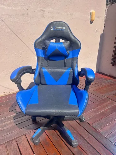 Vende-se cadeira.