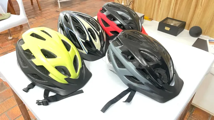 4 Capacetes para Bike ASW.