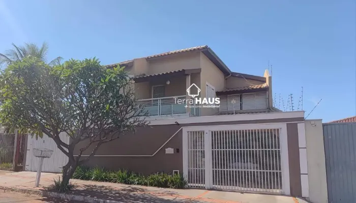 Sobrado à venda em Campo Grande/MS (Vila Planalto) | 5 quartos (3 suítes), piscina e área