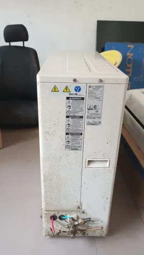 Ar condicionado de 46 BTUs com duas evaporadora uma de 22k e 24 k