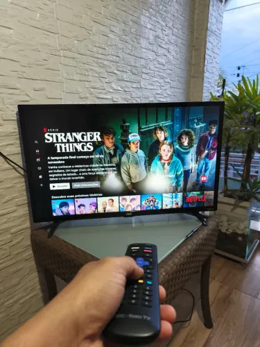 SMART TV 32 POLEGADAS ROKU IMPECÁVEL