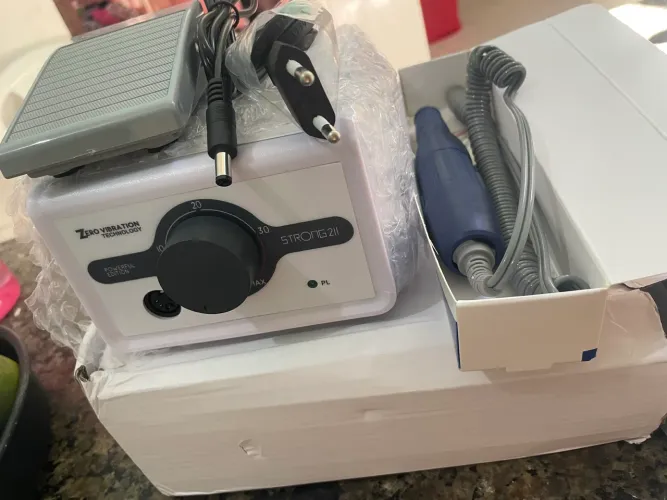 Micromotor Strong 211 com lixadeira para unhas, nunca usado.