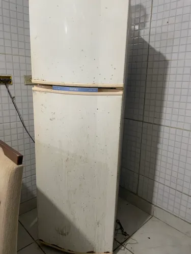 VENDO GELADEIRA CÔNSUL (LEIA A DESCRIÇÃO)