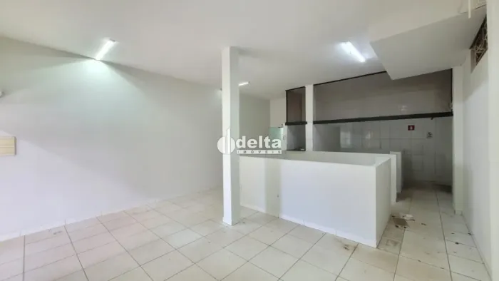 Loja disponível para locação no bairro Jardim canaã em Uberlândia-MG.