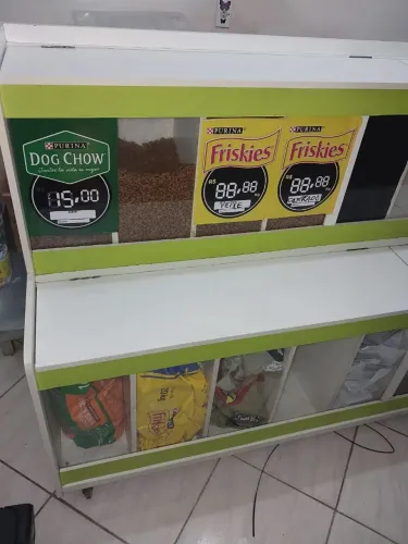 EXPOSITOR DE RAÇÕES 