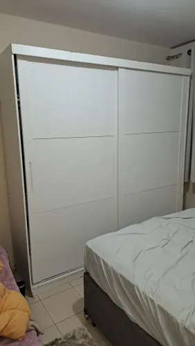 Guarda roupa porta de correr