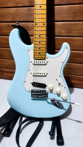Guitarra Stratocaster PHX