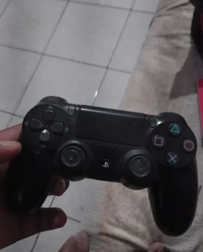 Controle de ps4 original só está com defeito no quadrado o preço é esse N aceito propostas