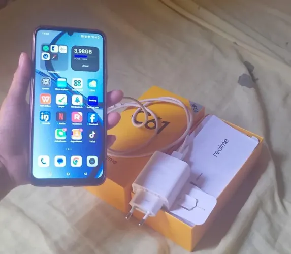 Vendo Realme C61 // Branco Com Dourado