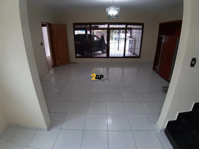 Sobrado à venda com 280m², 3 quartos e 4 vagas - Vila Gomes