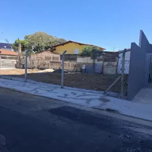 Excelente terreno de esquina no Monte Castelo - São José dos Campos