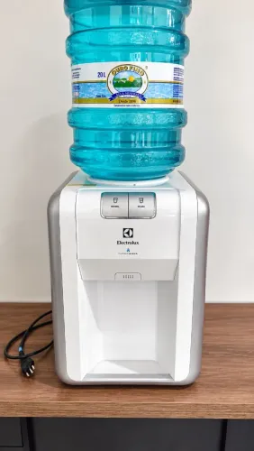 Bebedouro de água galão Electrolux