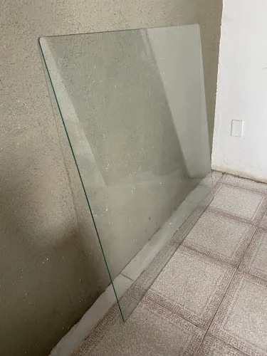 Tampo de vidro pra mesa medindo 1x1 valor 200 reais