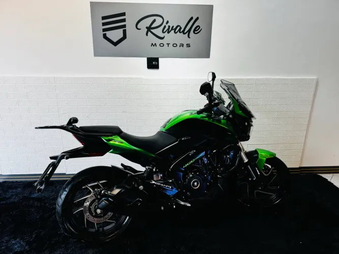 BAJAJ DOMINAR 400 i