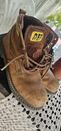 Bota de couro