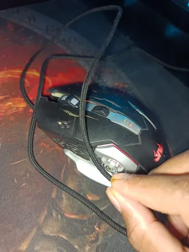 Mouse gamer cabo reforçado