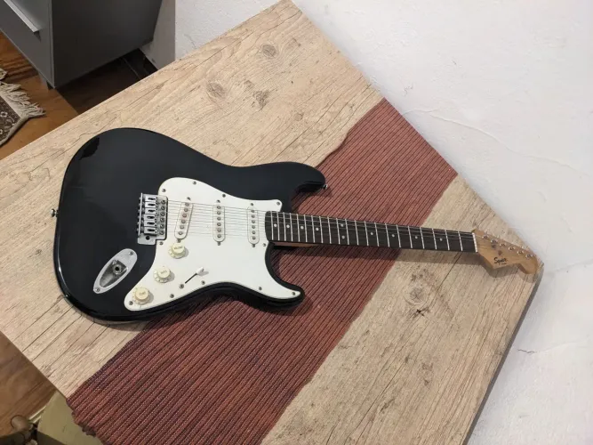 Guitarra Elétrica Fender Squier