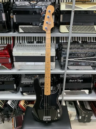 Baixo Fender Corona Califórnia 