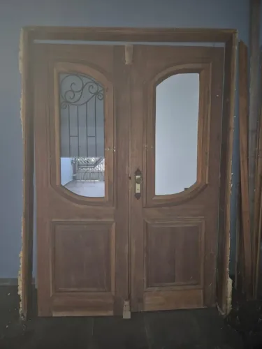 Porta colonial madeira maciça bem conservada 2,10 x1,45 com batente e acabamento 