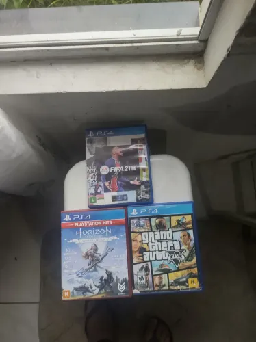 Jogos de ps4 novinhos Horizon,GTA 5,FIFA 21