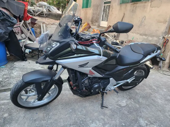 NC750X com 9000km TODA ORIGINAL do Fabrivante