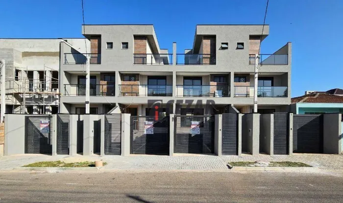 Sobrado no Bom Retiro com 3 Suítes, Terraço Privativo, Sacada Gourmet e 3 Vagas  Próximo a