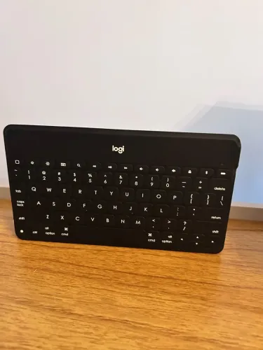 Teclado Ultra Portatil Logitech Keys To Go P iPad Preto Preto