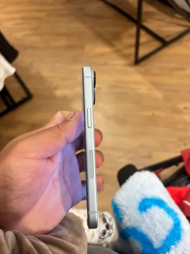 IPhone 15, 128g, azul claro.