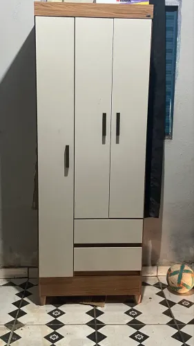 Guarda roupa de solteiro
