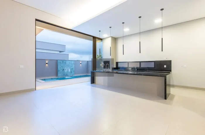 Casa à venda no Laranjeiras com 4 suítes e 5 vagas de carros e piscina