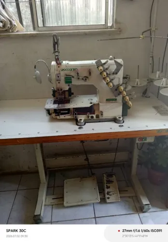 Máquina industrial elastiqueira