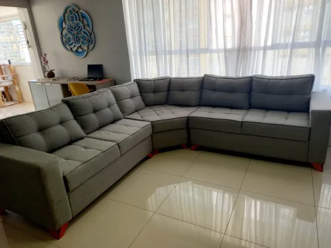 Lindo sofá em L seminovo
