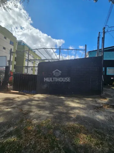 Galpão Comercial com 590 m² para Locação Amplo Salão e Pé-Direito Alto