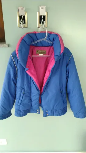 Casaco tipo parka azul Tamanho P.