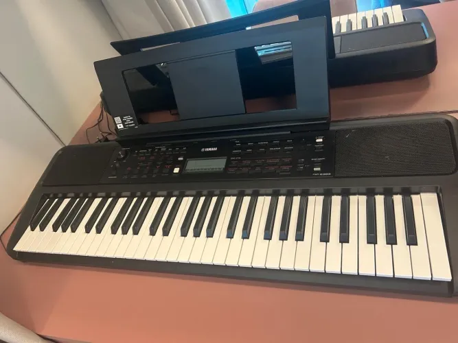 Teclado Yamaha PSR-E383