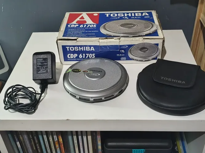 Discman / CD player Toshiba + Adaptor Bluetooth - Funcionando, Completo 