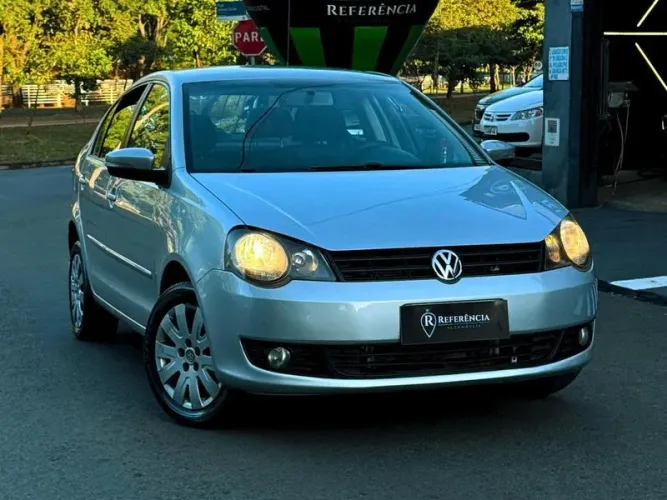 Volkswagen Polo Sedan 1.6 MI 101cv 8V 4P 2013